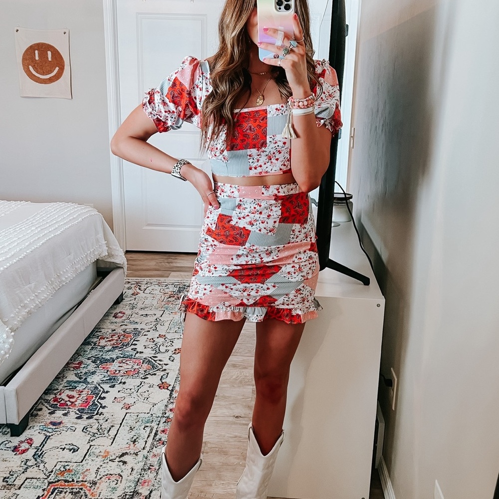 TWO PIECE SET- reposhing, super cute just way too big for me!